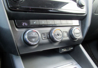 Подержанный автомобиль Skoda Octavia Liftback 2013 года (14 фото)