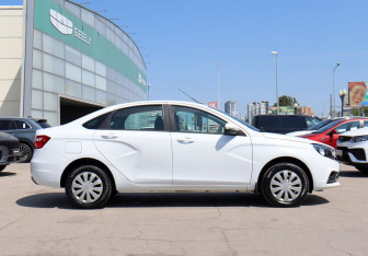 Подержанный автомобиль LADA (ВАЗ) Vesta Sedan 2021 года (4 фото)