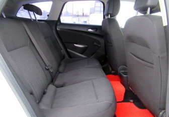 Подержанный автомобиль Opel Astra Wagon 2012 года (11 фото)