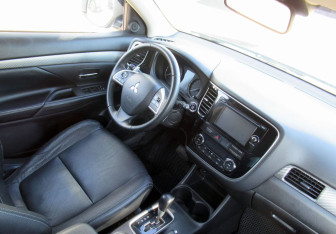 Подержанный автомобиль Mitsubishi Outlander 2012 года (12 фото)