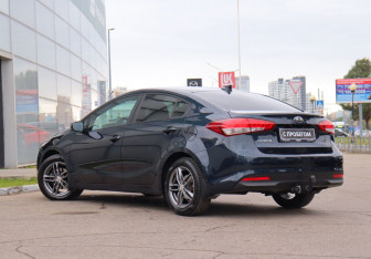 Подержанный автомобиль Kia Cerato Sedan 2019 года (7 фото)