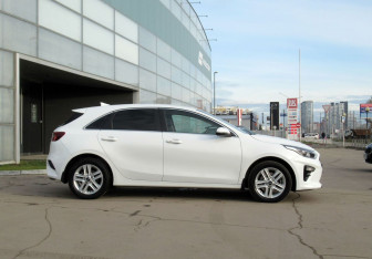 Подержанный автомобиль Kia Ceed Hatchback 2019 года (4 фото)