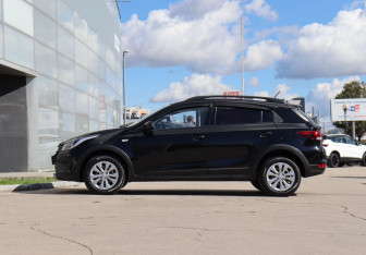 Подержанный автомобиль Kia Rio Hatchback 2020 года (8 фото)