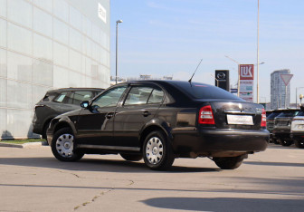 Подержанный автомобиль Skoda Octavia Liftback 2007 года (7 фото)