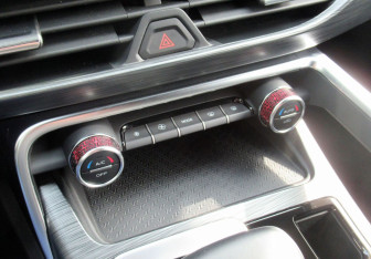 Подержанный автомобиль Geely Tugella 2023 года (19 фото)