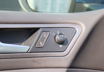 Подержанный автомобиль Volkswagen Golf Hatchback 2013 года (17 фото)