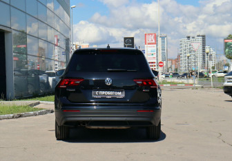 Подержанный автомобиль Volkswagen Tiguan 2018 года (6 фото)