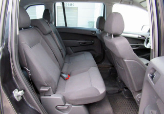 Подержанный автомобиль Opel Zafira Compactvan 2011 года (18 фото)