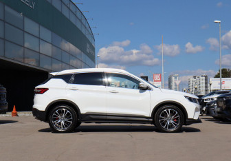 Подержанный автомобиль Geely Coolray 2023 года (4 фото)