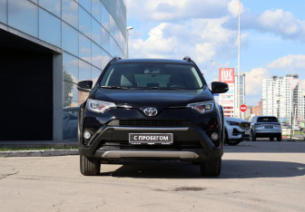 Подержанный автомобиль Toyota RAV4 2018 года (2 фото)