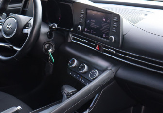 Подержанный автомобиль Hyundai Elantra Sedan 2021 года (18 фото)