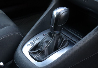 Подержанный автомобиль Volkswagen Golf Hatchback 2012 года (16 фото)