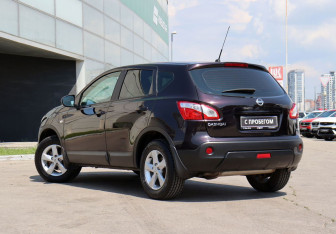 Подержанный автомобиль Nissan Qashqai 2011 года (7 фото)