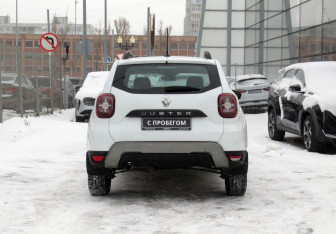 Подержанный автомобиль Renault Duster 2021 года (6 фото)