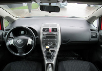 Подержанный автомобиль Toyota Auris Hatchback 2008 года (16 фото)