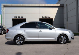 Подержанный автомобиль Skoda Rapid Liftback 2018 года (4 фото)
