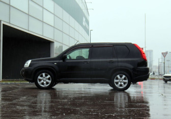 Подержанный автомобиль Nissan X-Trail 2008 года (8 фото)