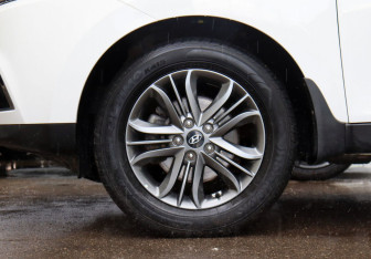 Подержанный автомобиль Hyundai ix35 2014 года (9 фото)
