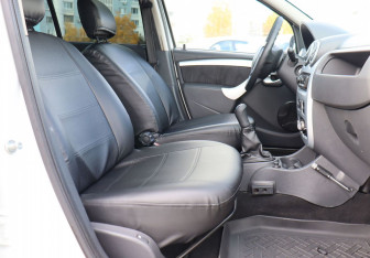 Подержанный автомобиль Renault Sandero 2012 года (16 фото)