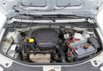 Подержанный автомобиль Renault Logan Sedan 2009 года (10 фото)