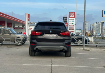 Подержанный автомобиль BMW X1 2016 года (6 фото)