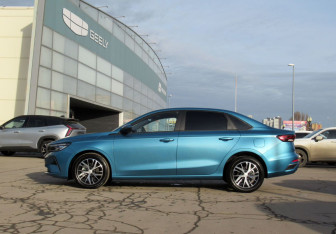 Подержанный автомобиль Geely Emgrand 2023 года (8 фото)