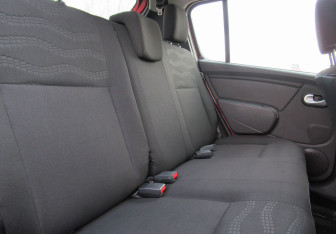 Подержанный автомобиль Renault Sandero 2014 года (15 фото)