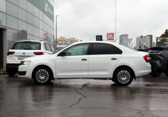 Подержанный автомобиль Skoda Rapid Liftback 2016 года (8 фото)