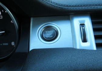 Подержанный автомобиль Land Rover Range Rover Evoque 2014 года (16 фото)