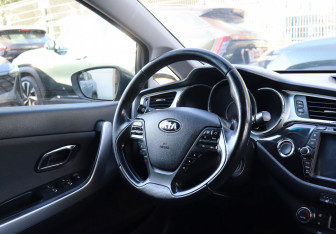 Подержанный автомобиль Kia Ceed Wagon 2017 года (14 фото)