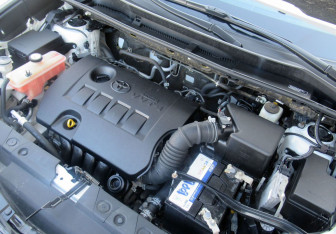 Подержанный автомобиль Toyota RAV4 2017 года (10 фото)