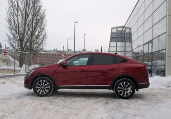 Подержанный автомобиль Renault Arkana 2021 года (8 фото)