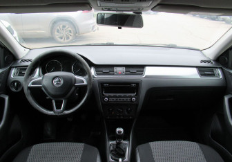 Подержанный автомобиль Skoda Rapid Liftback 2014 года (13 фото)