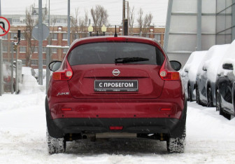 Подержанный автомобиль Nissan Juke 2011 года (6 фото)
