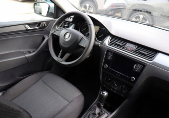 Подержанный автомобиль Skoda Rapid Liftback 2018 года (13 фото)
