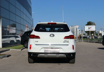 Подержанный автомобиль FAW Besturn X40 2019 года (6 фото)