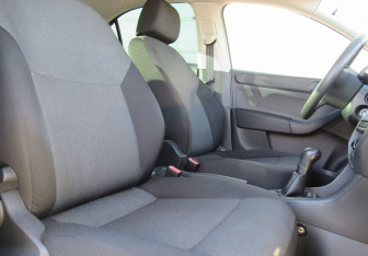 Подержанный автомобиль Skoda Rapid Liftback 2015 года (11 фото)