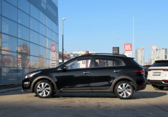 Подержанный автомобиль Kia Rio Hatchback 2018 года (8 фото)