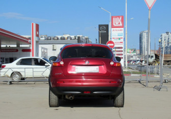 Подержанный автомобиль Nissan Juke 2011 года (6 фото)
