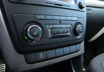 Подержанный автомобиль Skoda Yeti 2014 года (16 фото)