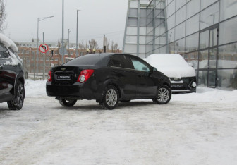 Подержанный автомобиль Chevrolet Aveo Sedan 2013 года (5 фото)