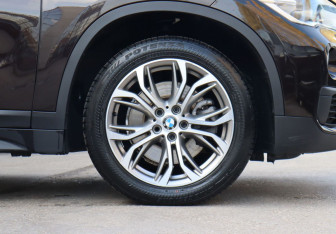 Подержанный автомобиль BMW X1 2016 года (9 фото)