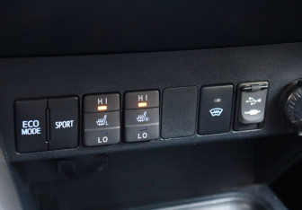 Подержанный автомобиль Toyota RAV4 2018 года (15 фото)