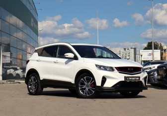 Подержанный автомобиль Geely Coolray 2023 года (3 фото)