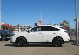 Подержанный автомобиль Lexus RX 2010 года (8 фото)