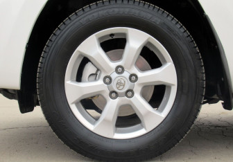 Подержанный автомобиль Toyota RAV4 2010 года (9 фото)