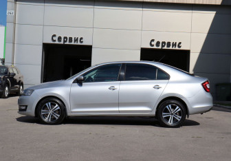 Подержанный автомобиль Skoda Rapid Liftback 2018 года (8 фото)