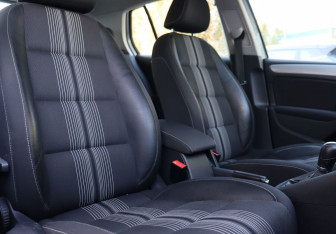 Подержанный автомобиль Volkswagen Golf Hatchback 2012 года (10 фото)