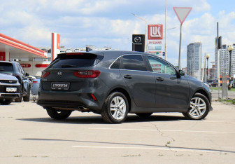 Подержанный автомобиль Kia Ceed Hatchback 2019 года (5 фото)