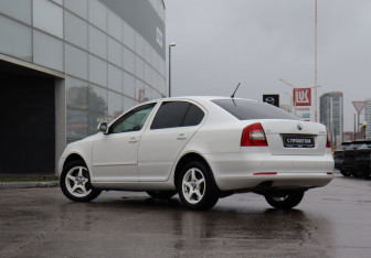 Подержанный автомобиль Skoda Octavia Liftback 2011 года (7 фото)